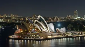 australia_evening_opera_theater_river_landmark_30786_300x168 Pakej Australia (Australia Tour Packages)